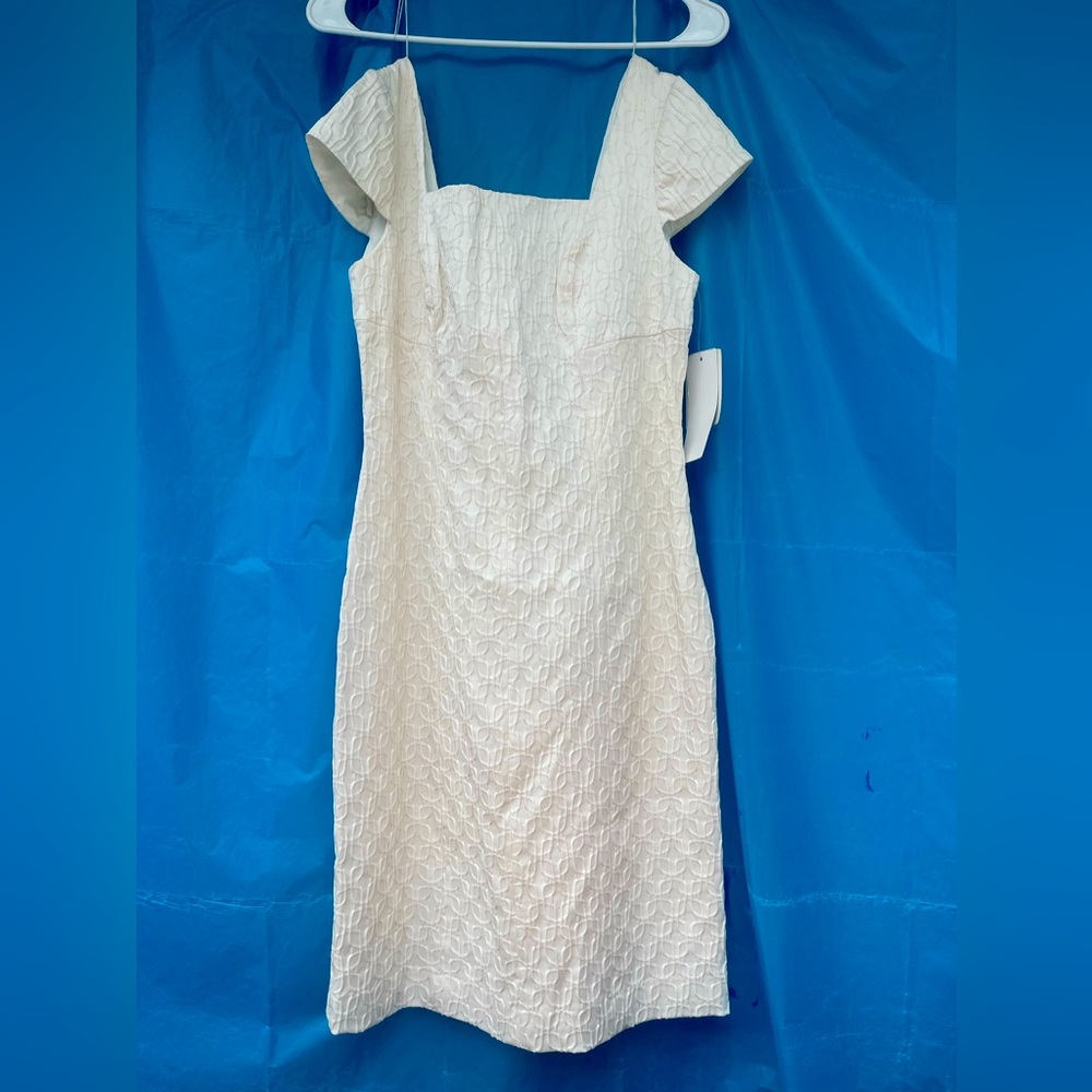 NWT ADRIANNA PAPELL Size 4 off white